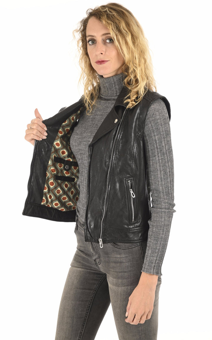 A "SARAH 102338" Noir Rose Garden Gilet Femme interior photo