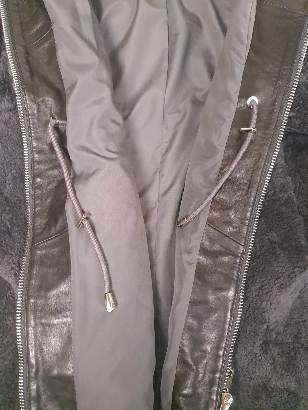 Delaney, 87 cm. - Kapuze - Curly Lamb - Damen - Segred Grey