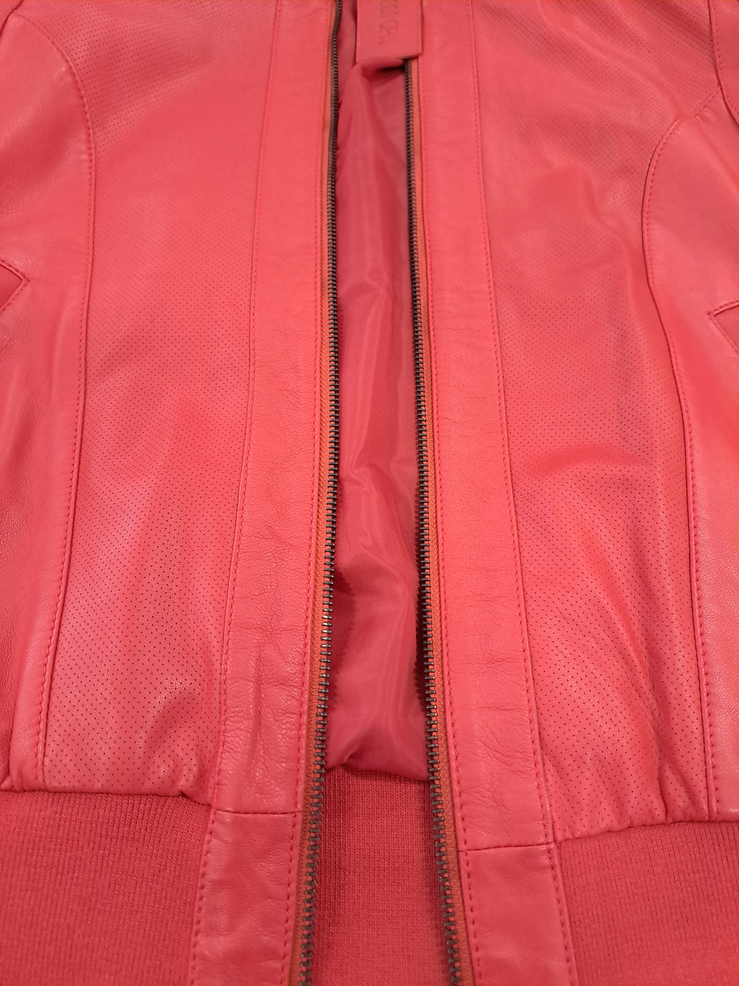 Angee, 56 cm. - Halsband – Lamm-Malli-Leder – Damen – Chili-Rot