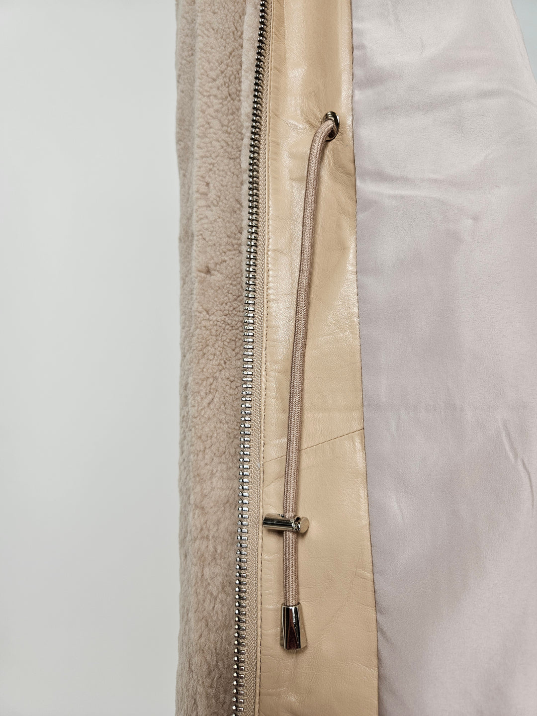 Delaney, 87 cm. - Hood Curly Lamb - Women Dark Beige