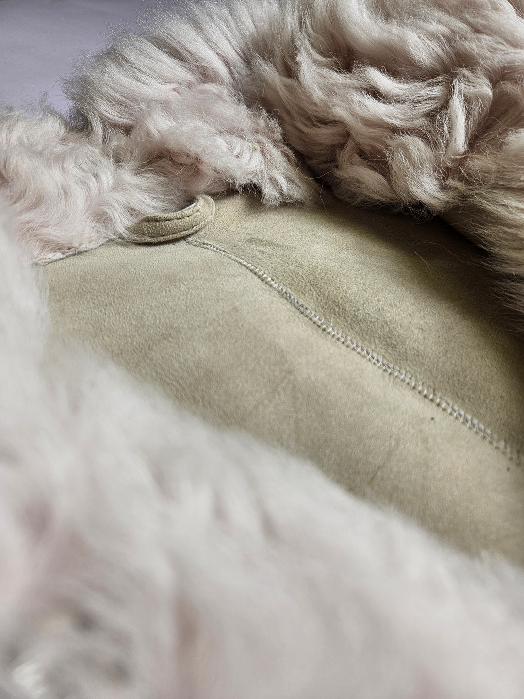 Jessica, 68 cm. -Kragen – Wildlederlamm – Damen – Hellbeige