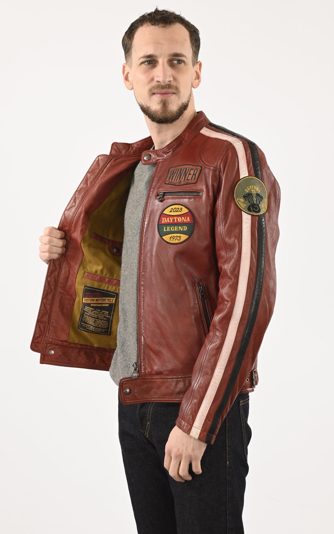 A "WARTBURG 102832" Rouge Daytona 73 Blouson Homme interior photo