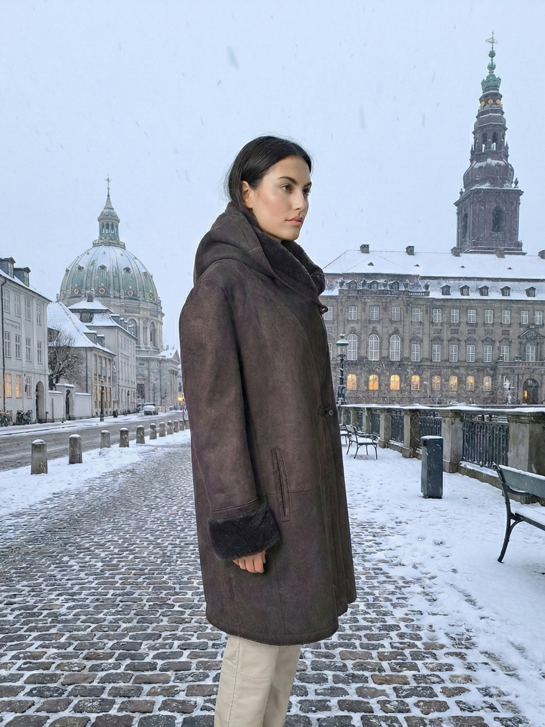 969, 90 cm. - Kapuze - Wildlederlamm - Damen - Dunkelbraun