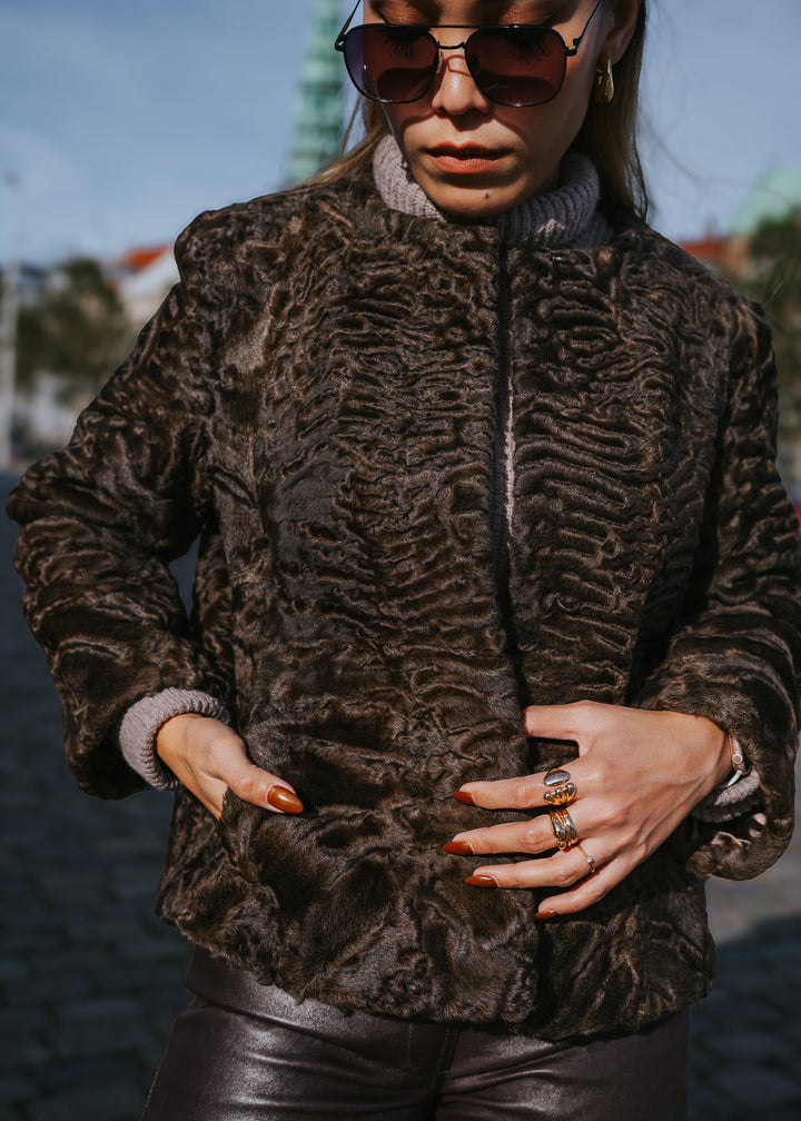 Konstantinou Monroe, 56 cm. - Persianer Lamm - Damen - Braun