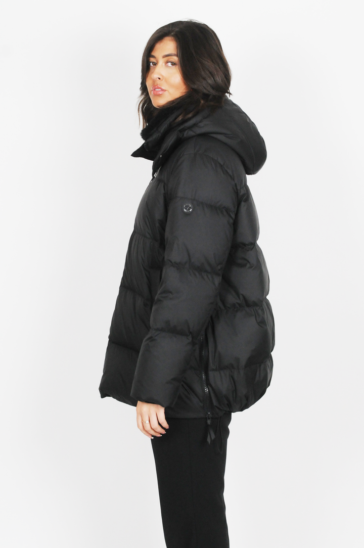 Hester, 75 cm. - Daunenjacke mit Kapuze – Damen – Schwarz