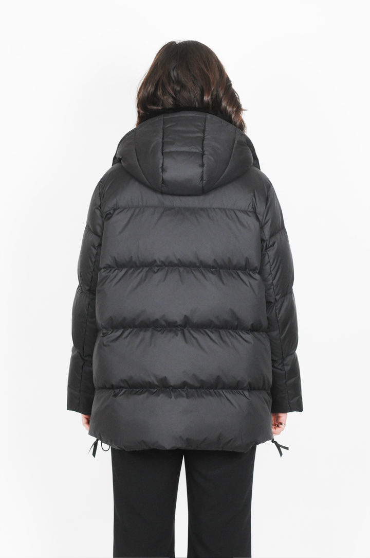 Hester, 75 cm. - Daunenjacke mit Kapuze – Damen – Schwarz