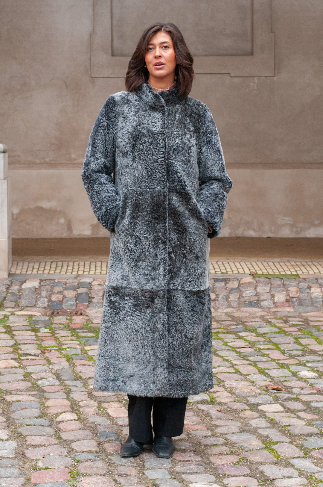 Innocente, 125 cm. - Halsband - La Coon Lamb - Damen - Schwarz