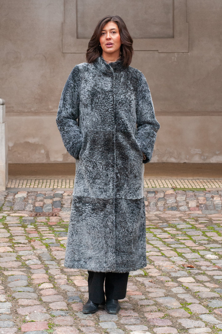 Innocente, 125 cm. - Halsband - La Coon Lamb - Damen - Schwarz