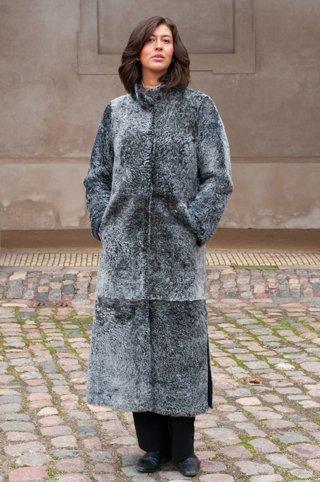 Innocente, 125 cm. - Halsband - La Coon Lamb - Damen - Schwarz