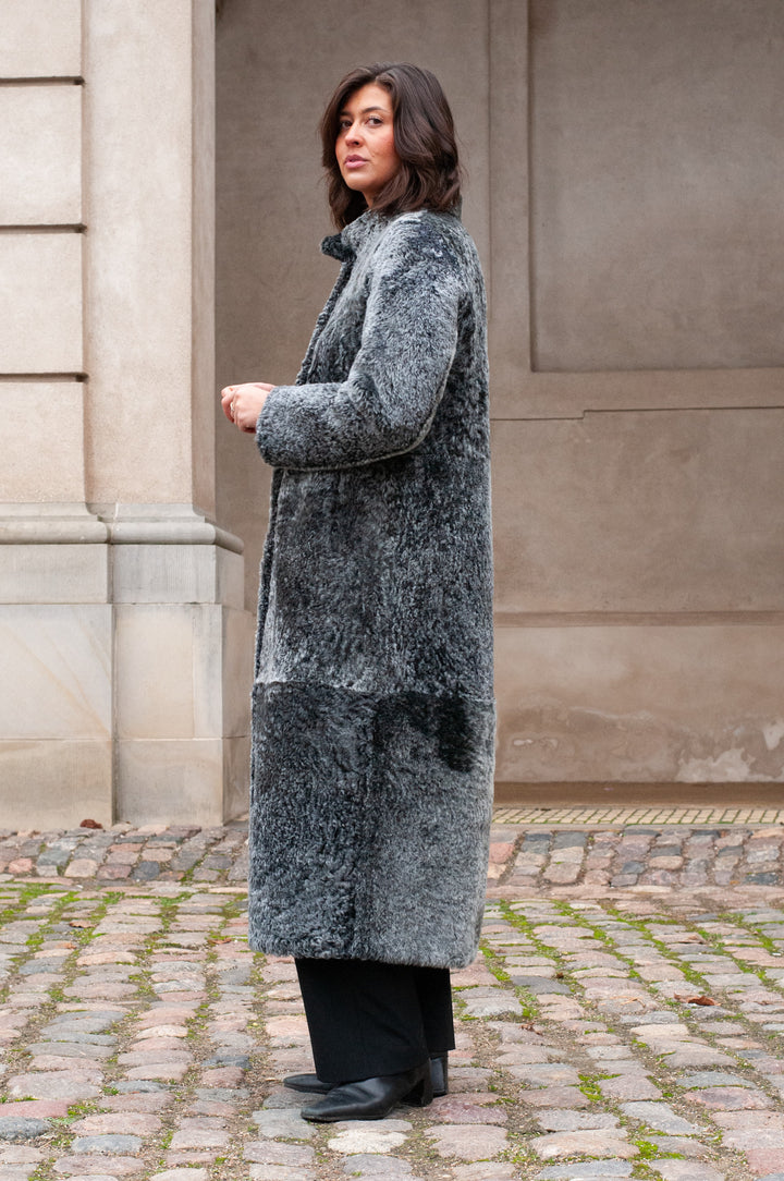 Innocente, 125 cm. - Halsband - La Coon Lamb - Damen - Schwarz