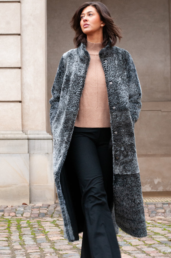 Innocente, 125 cm. - Halsband - La Coon Lamb - Damen - Schwarz