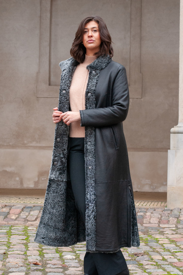Innocente, 125 cm. - Halsband - La Coon Lamb - Damen - Schwarz