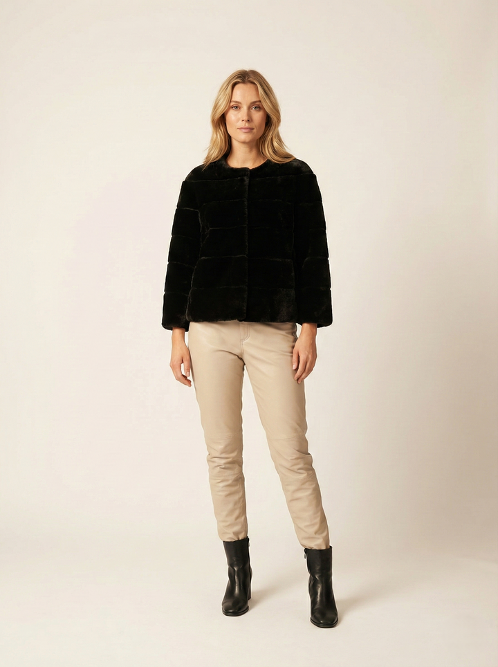 Horiane, 55 cm. - Lammet rett hår - kvinner - svart