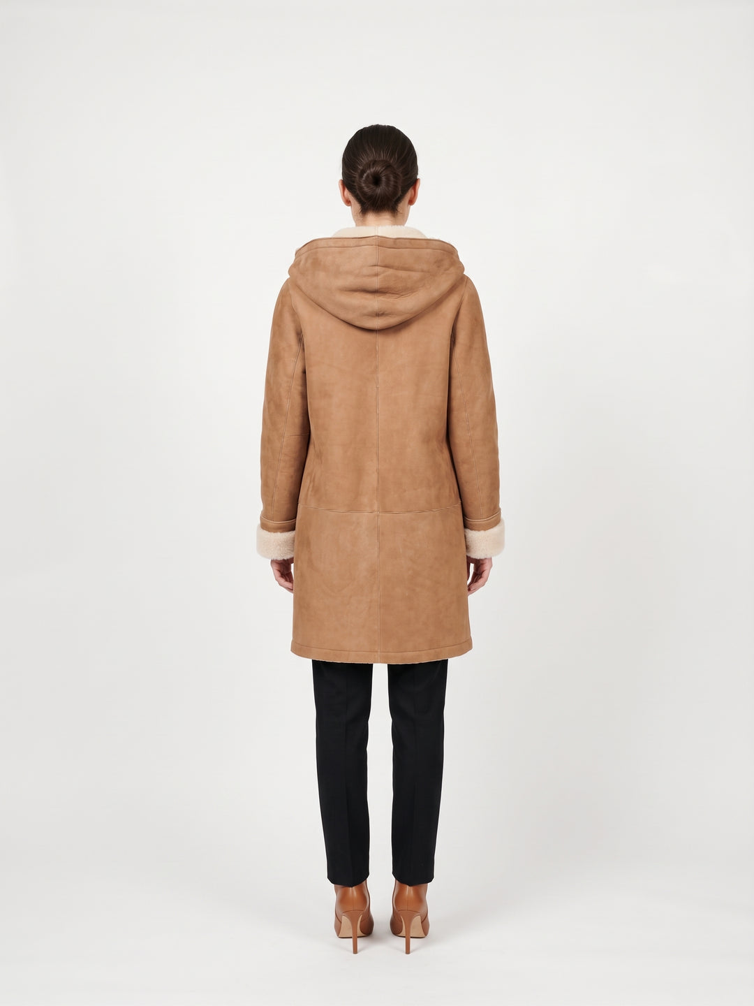 969, 90 cm. - Hætte - Ruskind lam shearling jakke - Damer - Cognac