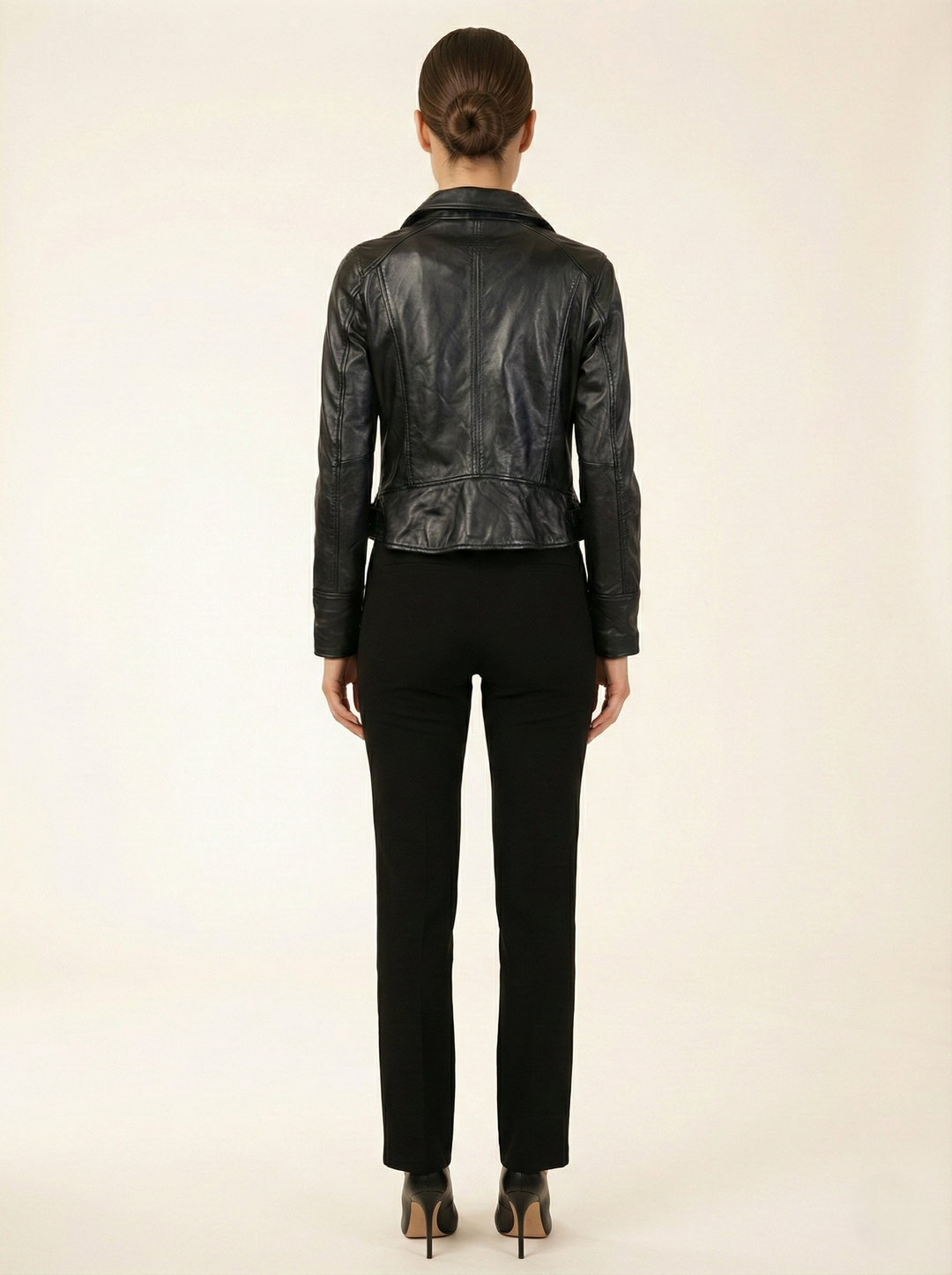 Halle, 52 cm. - Schafsleder - Damen - Schwarz