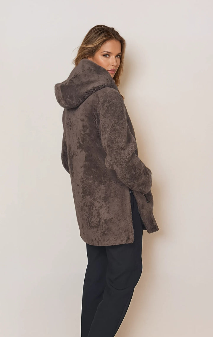Helena, 75 cm. - Huva - Lockigt lamm - Dam - Brun