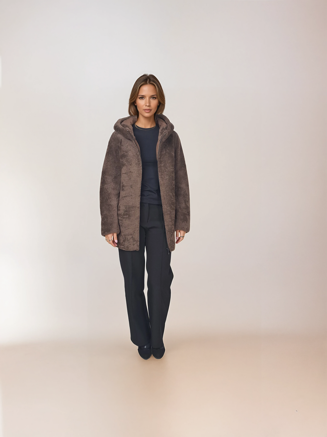 Hella, 95 cm. - Kapuze – Curly Lamb – Damen – Braun