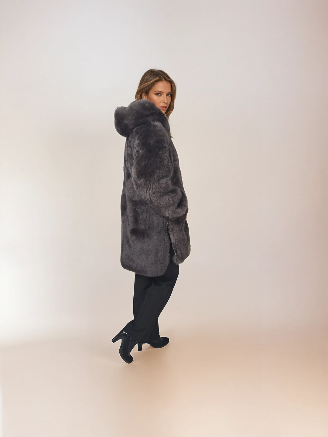 Iphigenie, 85 cm. - Kapuze – Toscana-Lamm – Damen – Taupe