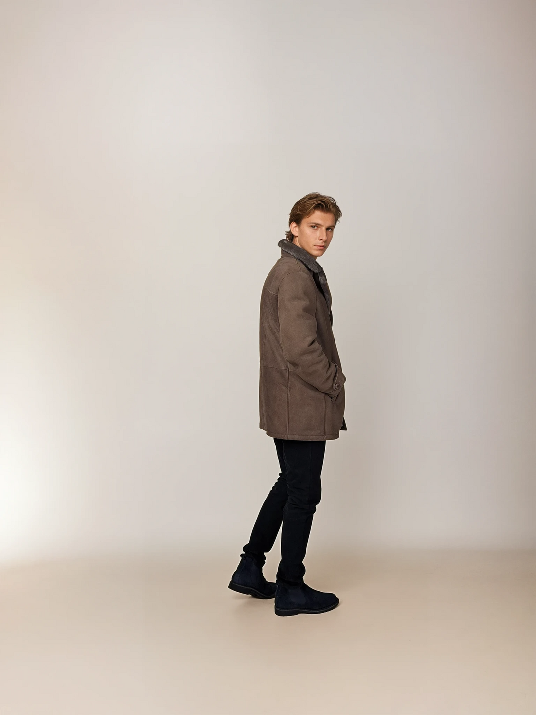 Isidor, 80 cm. - Kragen - Wildlederlamm - Herren - Dunkle Eiche