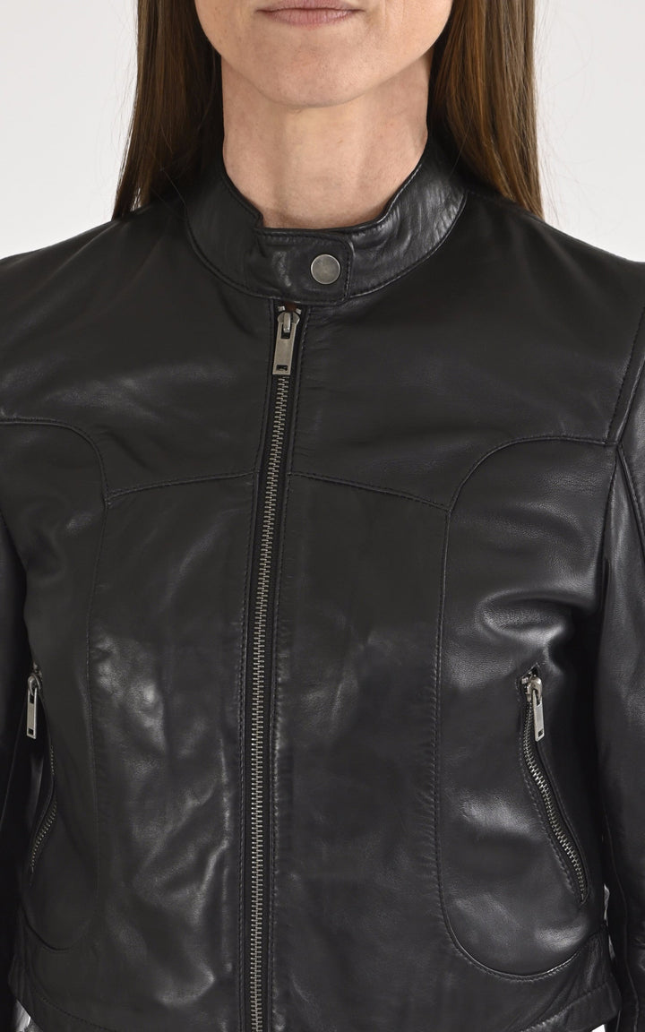 A "LOLA 104174" Noir Rose Garden Blouson Femme details photo