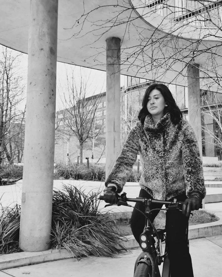 Irbid, 63 cm. – Halsband – La Coon Lamb – Damen – Dunkelbraun