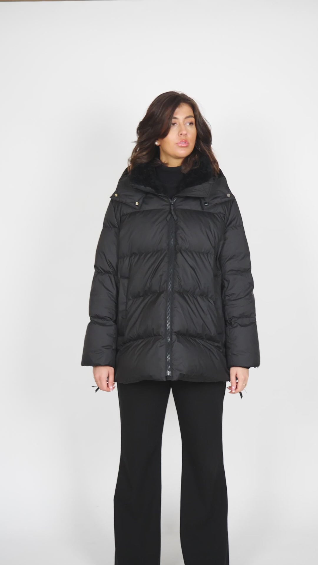 Hester, 75 cm. - Daunenjacke mit Kapuze – Damen – Schwarz