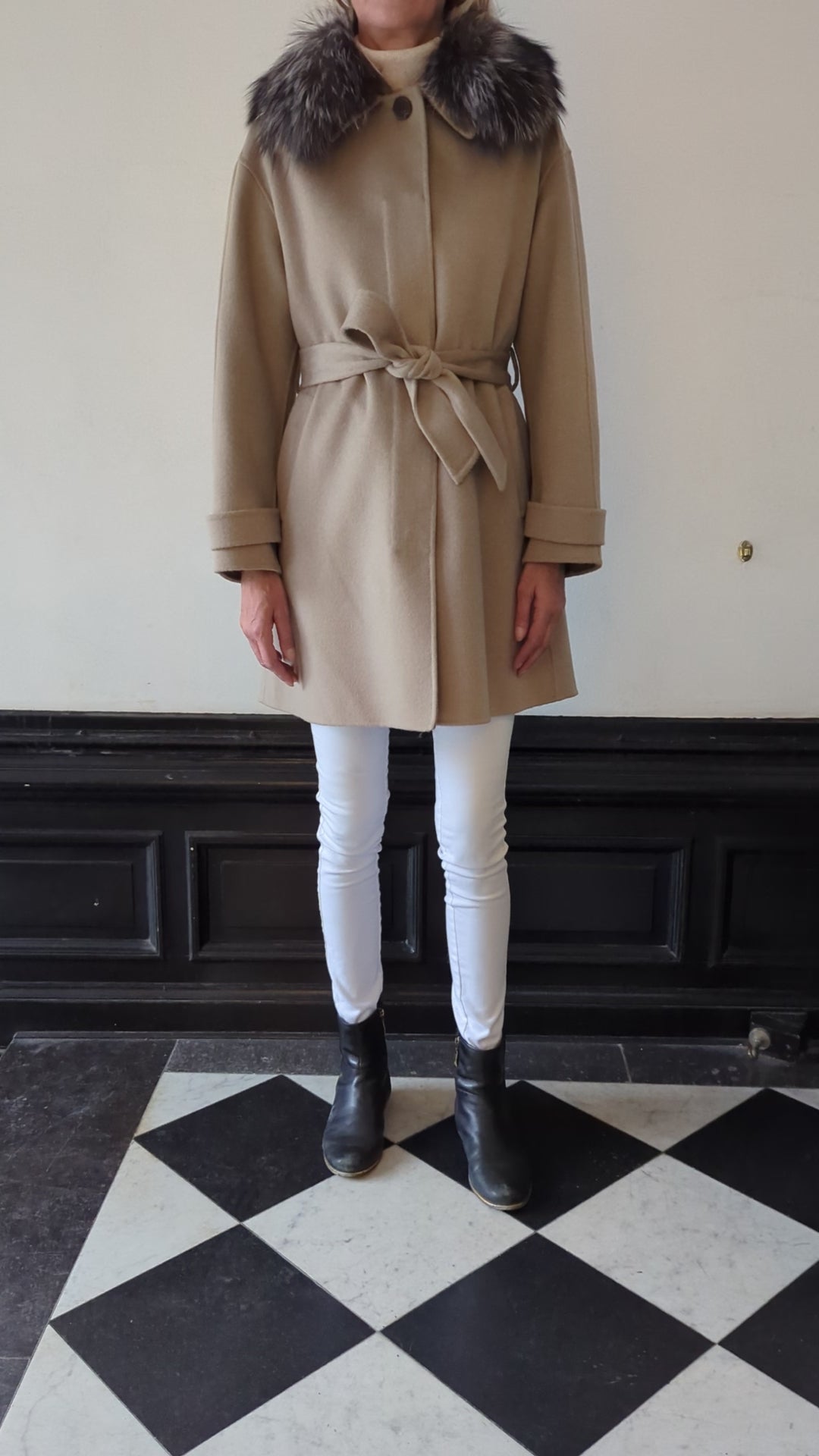 Majdan, 90 cm.  - Wool/Cashmere Coat - Women - Oak