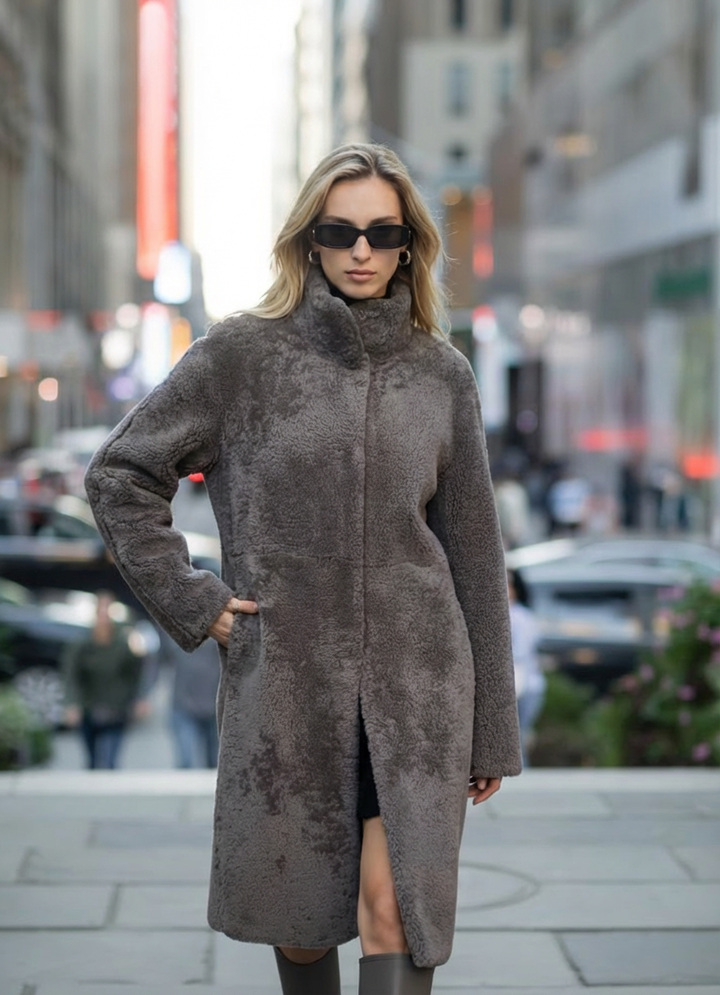 Filuka, 100 cm. - Krave - Curly Lamb - Kvinder - Taupe